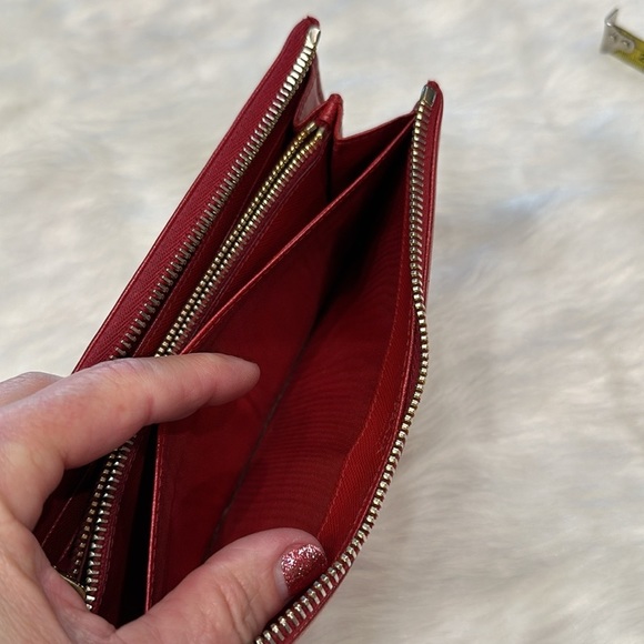 Prada red zippy wallet (perfect for the Christmas) - Picture 13 of 17